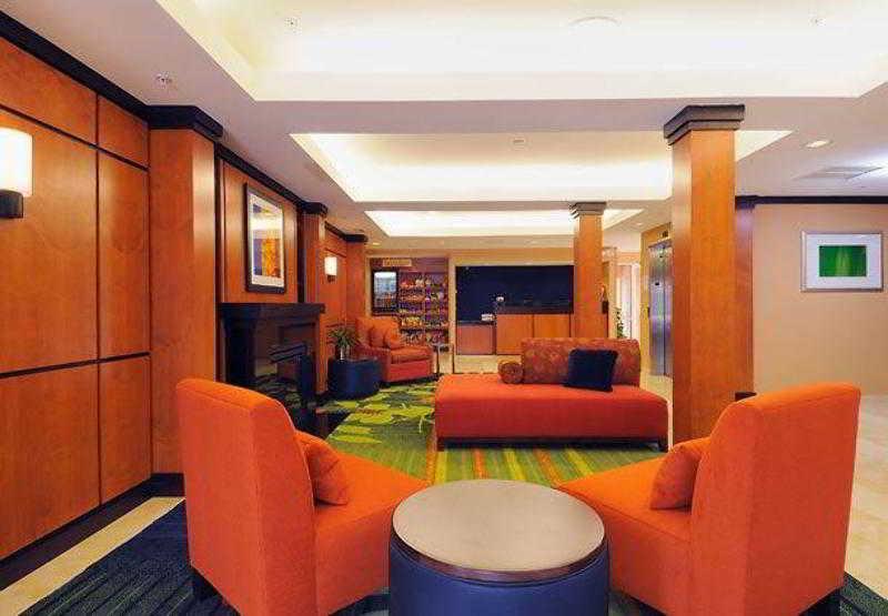 Fairfield Inn & Suites By Marriott Frederick Interior photo